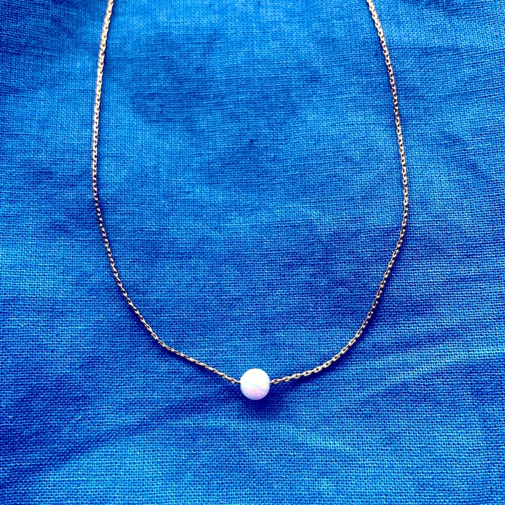 Elegant Gold Necklace with Opal Pendant